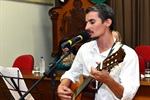 O músico Sílvio Kaza apresentou-se ao final