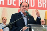 José Longatto explicando a homenagem