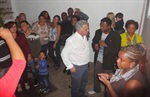 Prefeito conversa com populares 