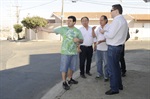 Alan Diego, de verde, relatando as irregularidades