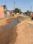 Rua dos Pinheiros tem vazamento de água