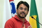 Vereador Chico Almeida ocupando a tribuna
