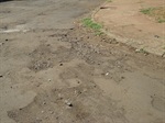 Moradores pedem operação tapa-buracos na alameda Nações Unidas, no Cecap