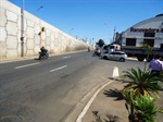 Motoristas se arriscam no cruzamento
