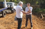 Parlamentar conversou com Rosny Gerdes, proprietário do espaço