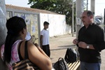 Samaritano conversando com os passageiros 