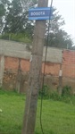 Fios e cabos elétricos caídos no Jardim Explanada preocupam moradores