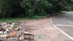 Equipe do vereador foi ao local e constatou o acúmulo de lixo e entulhos