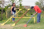 Brinquedos em parque infantil no Javari 3 estão danificados ou deteriorados, conforme observou Paiva
