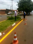Sinalização proíbe estacionamento de veículos em trechos da avenida