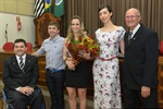 Entrega de título de Cidadã Piracicabana a Natália Brozulatto