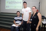 Ao final da palestra, o Senai agradeceu a presença do vereador com um presente entregue por um aluno