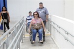 A jornalista Adriana Ferezim, da "Gazeta de Piracicaba", também experimentou a sensação de locomover-se pelo Centro numa cadeira de rodas