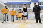 A jornalista Stefanie Archilli, do "Jornal de Piracicaba", sentiu as dificuldades que uma pessoa com deficiência visual encara ao andar pelo entorno da praça José Bonifácio