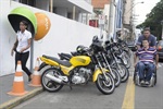 Aqui o pedestre não tem outra alternativa para transitar
