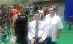 André Bandeira ao lado da diretora da Apae, Cleusa Belini, e da presidente, Célia Prestes