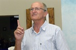 Vereador Paulo Camolesi conversando com o público