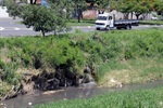 Despejo de esgoto é um dos problemas no bairro