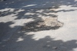 Rua Guaxupé tem problemas em toda a extensão