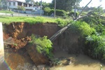 Chuva também fez barranco desmoronar na avenida Rio das Pedras