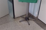 Divisórias estão em estado precário