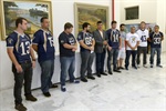 Entrega de homenagem ocorreu nesta segunda-feira (23)