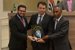 Juliano Prado entre Matheus Erler e João Manoel