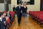 Burkhard Otto Cordes entrando para receber a honraria, acompanhado de sua esposa