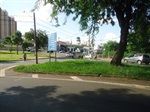 Rua Santa Catarina é mão-dupla e fica tomada em horário de pico