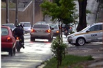 Veículo na rua Augusto Cardinalli, na Vila Fátima, tentando atravessar a avenida Brasília sentido Centro da cidade