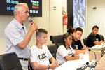 Carlinhos explicando o projeto