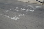 Pintura de solo em frente à escola antes da intervenção