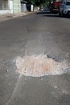 Foto mostra buracos na rua Dr. Otávio Amaral Gurgel, na Vila Rezende
