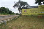 Placa informa fim das obras: agosto deste ano