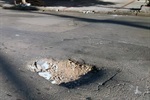 Buraco na avenida Oswaldo Cruz, na Vila Rezende, tem atrapalhado o trânsito
