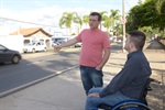 O pároco Norberto Cazellotto Júnior apontou ao vereador os problemas de acessibilidade
