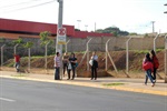 Faltam cobertura e assentos nos pontos da avenida Monsenhor Martinho Salgot