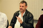Adilson Sartori sai em defesa de um provincianismo, onde as cidades não teriam mais que 500 mil habitantes, como forma do município de fato promover a cidadania