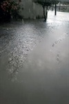 Foto tirada por morador mostra alagamento em dia de chuva
