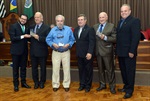 Os arquitetos Cyro Otavio Gatti Ferraz de Toledo, João Chaddad e Walter Naime recebem homenagem de Matheus Erler, Pedro Cruz e Gilmar Rotta