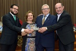 Matheus Erler e Samaritano prestam homenagem em memória, por meio de familiares, ao ex-vereador Mario Stolf, da legislatura 1973-1976