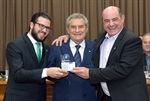 Matheus Erler e Samaritano prestam homenagem ao ex-vereador Jairo Ribeiro de Mattos, da legislatura 1973-1976