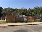 Moradores da Vila Cristina reclamam do mau cheiro e sujeira em córrego