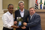 Fábio Augusto Negreiros também é homenageado por João Manoel, ao lado de Pedro Cruz