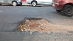 Buracos na avenida  Manoel Conceição