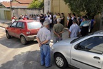 José Lopes (PDT) conversando com moradores da rua Jacob Walder