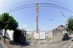 Torre de telefonia celular erguida na rua Luis Garbin, em Santa Terezinha