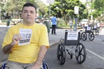 Ação de Bandeira, na praça José Bonifácio, chamou a atenção de motoristas e pedestres