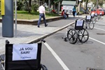 Ação de Bandeira, na praça José Bonifácio, chamou a atenção de motoristas e pedestres