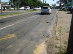 Um trecho da avenida estava com ondulações e buracos